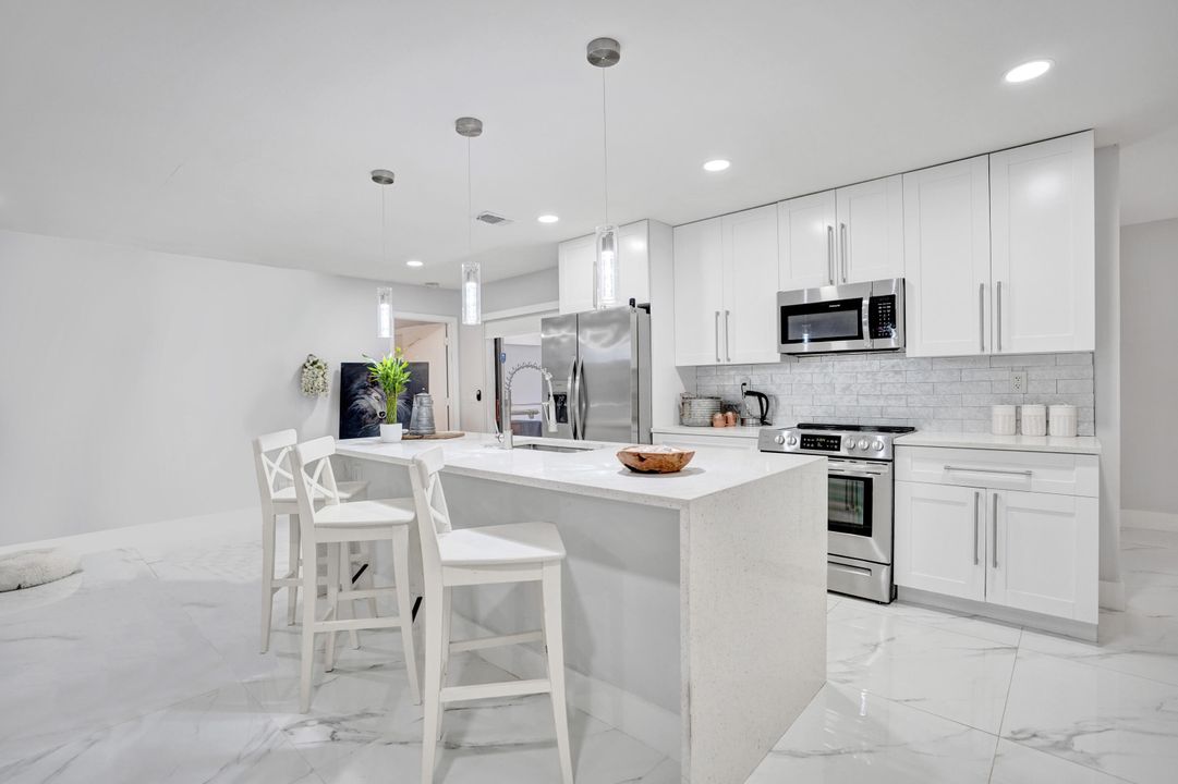 For Sale: $625,000 (2 beds, 2 baths, 1423 Square Feet)