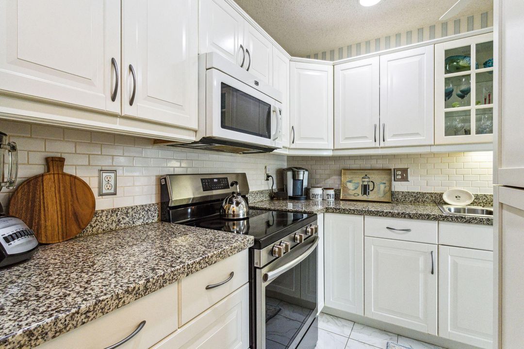 For Sale: $225,000 (2 beds, 2 baths, 1148 Square Feet)