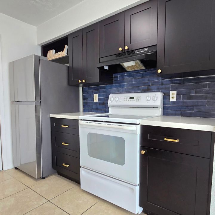 For Sale: $228,000 (1 beds, 1 baths, 950 Square Feet)