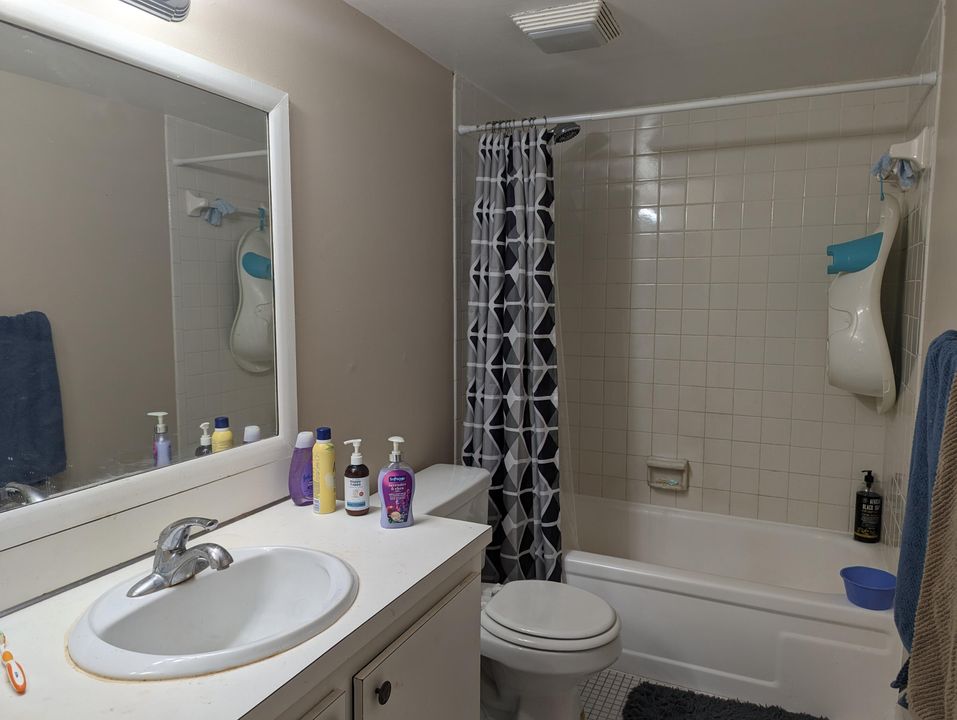 For Rent: $1,550 (1 beds, 1 baths, 833 Square Feet)