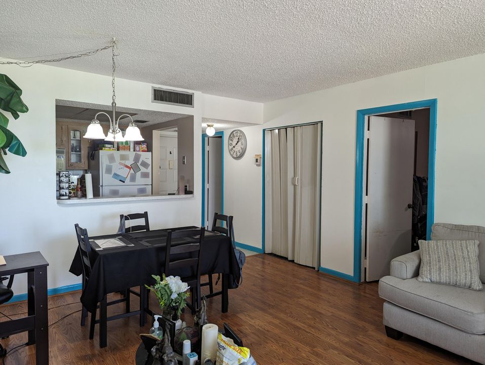 For Rent: $1,550 (1 beds, 1 baths, 833 Square Feet)