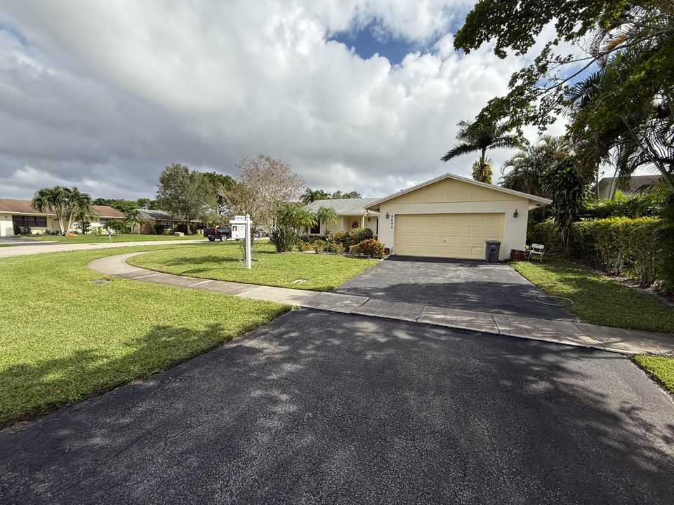 For Sale: $485,000 (3 beds, 2 baths, 1427 Square Feet)