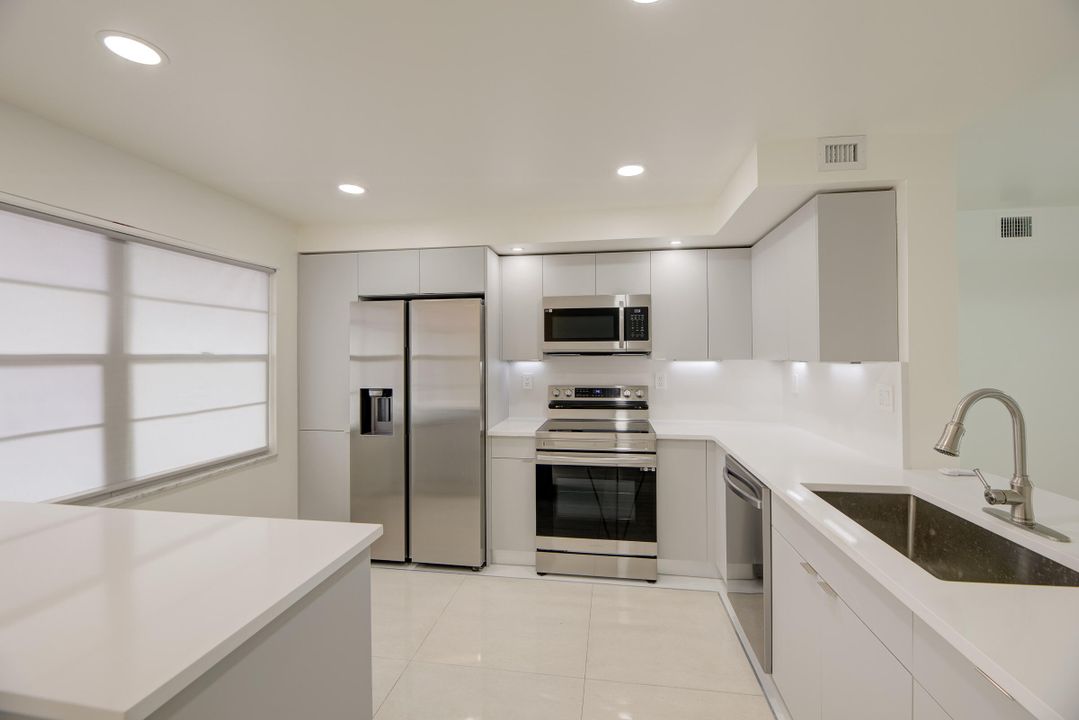 For Sale: $235,000 (2 beds, 2 baths, 1156 Square Feet)