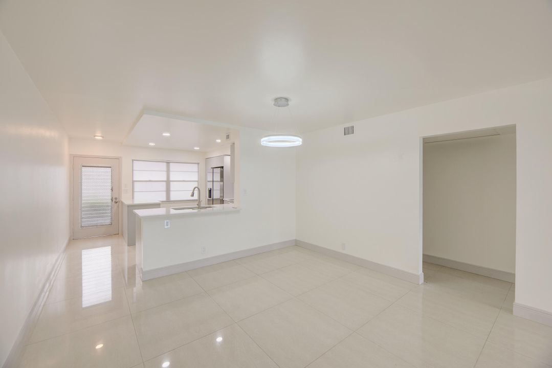 For Sale: $235,000 (2 beds, 2 baths, 1156 Square Feet)