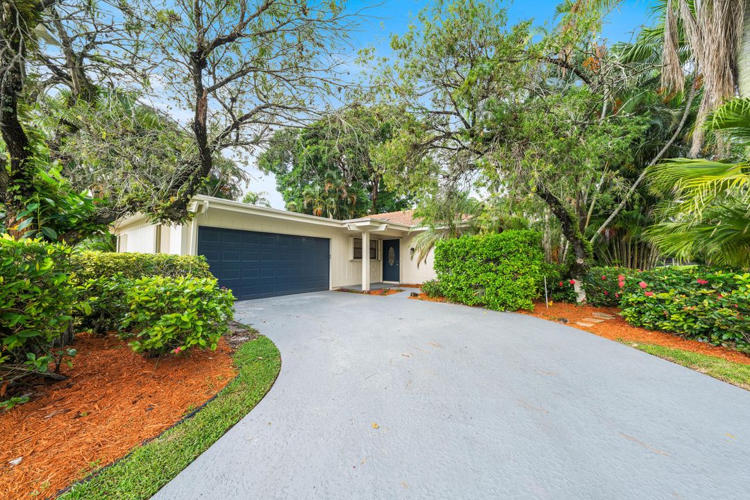 For Sale: $775,000 (3 beds, 2 baths, 1945 Square Feet)