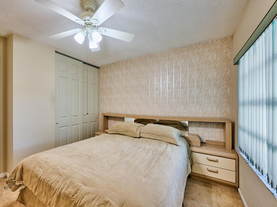 For Sale: $250,000 (2 beds, 2 baths, 1131 Square Feet)