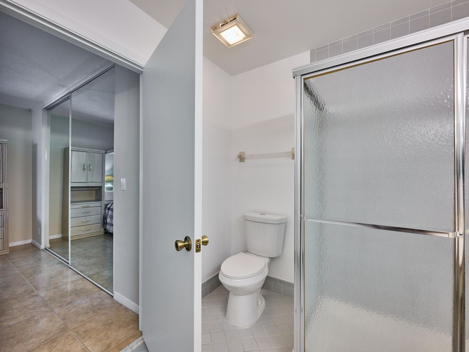 For Sale: $250,000 (2 beds, 2 baths, 1131 Square Feet)