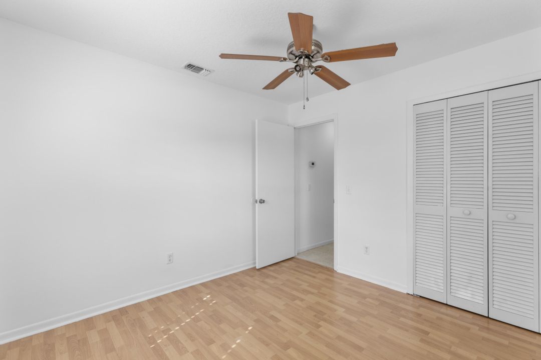 For Sale: $299,900 (2 beds, 2 baths, 957 Square Feet)