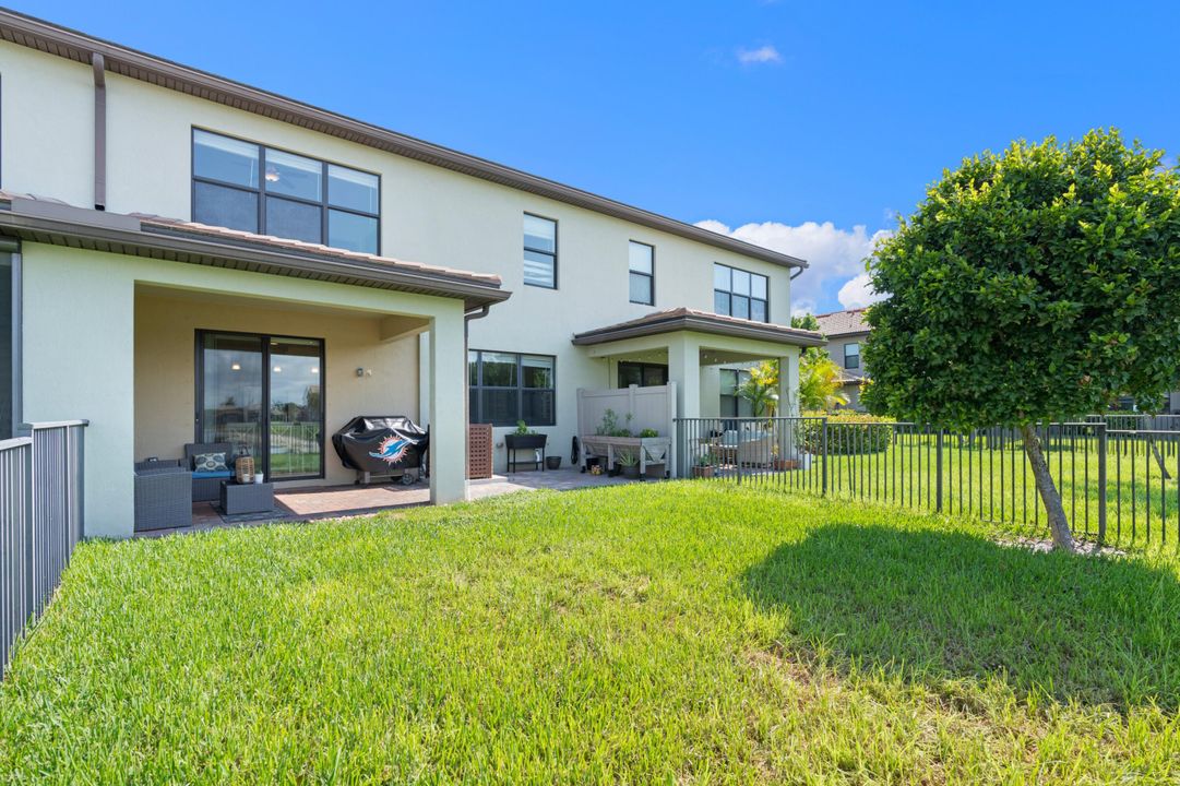 For Sale: $545,000 (3 beds, 2 baths, 1884 Square Feet)