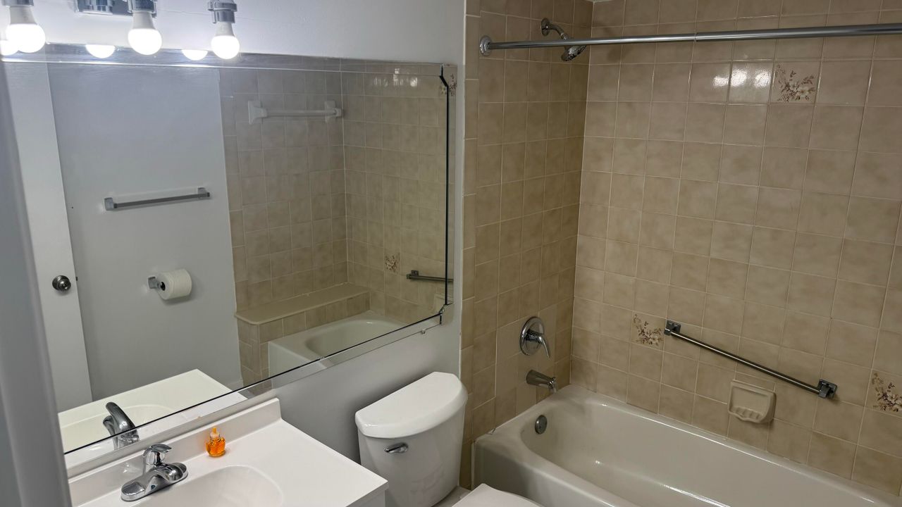 For Rent: $2,000 (2 beds, 2 baths, 1064 Square Feet)