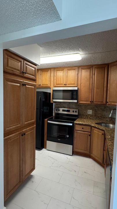 For Rent: $2,000 (2 beds, 2 baths, 1064 Square Feet)