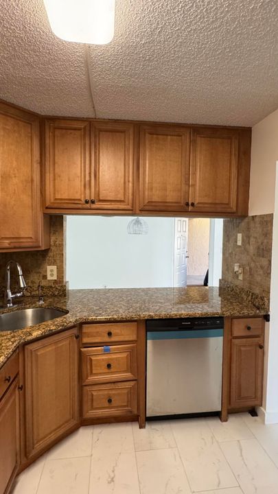 For Rent: $2,000 (2 beds, 2 baths, 1064 Square Feet)