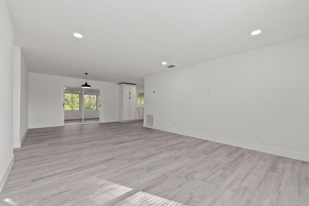 For Sale: $375,000 (3 beds, 2 baths, 1148 Square Feet)