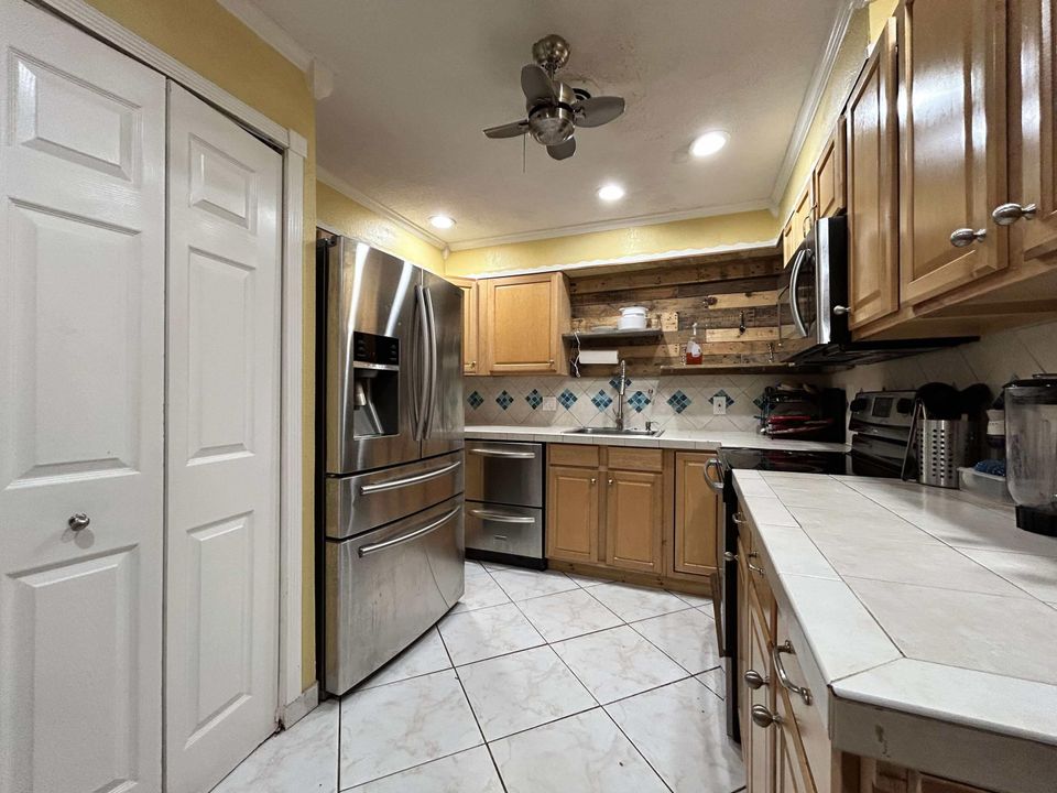 For Sale: $410,000 (5 beds, 2 baths, 1630 Square Feet)