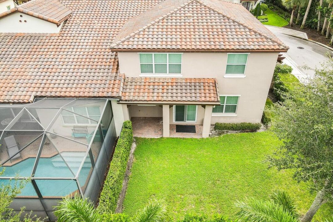 En Venta: $809,000 (4 camas, 3 baños, 2165 Pies cuadrados)