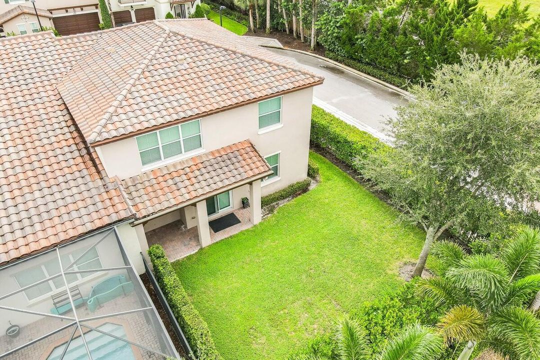 En Venta: $809,000 (4 camas, 3 baños, 2165 Pies cuadrados)