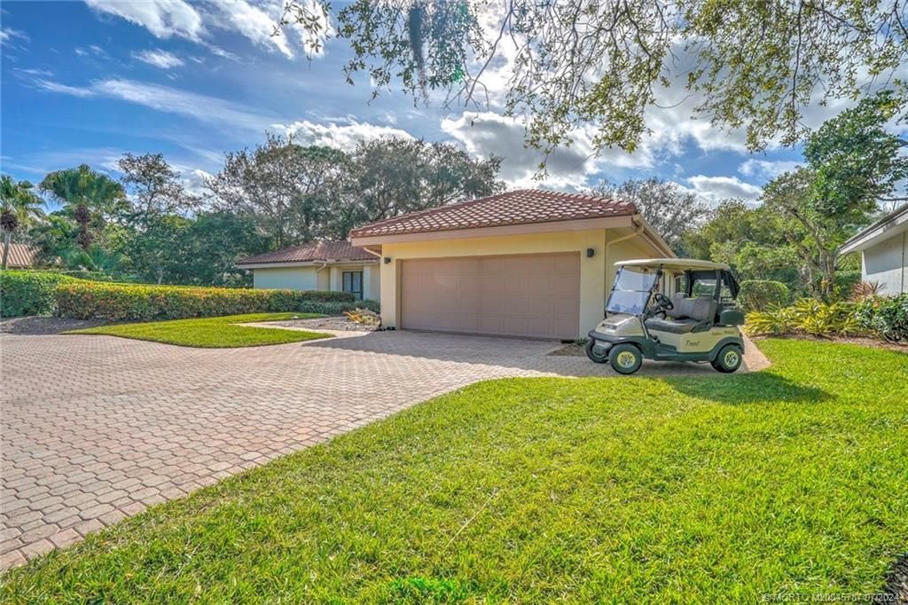 For Sale: $797,000 (3 beds, 2 baths, 2802 Square Feet)