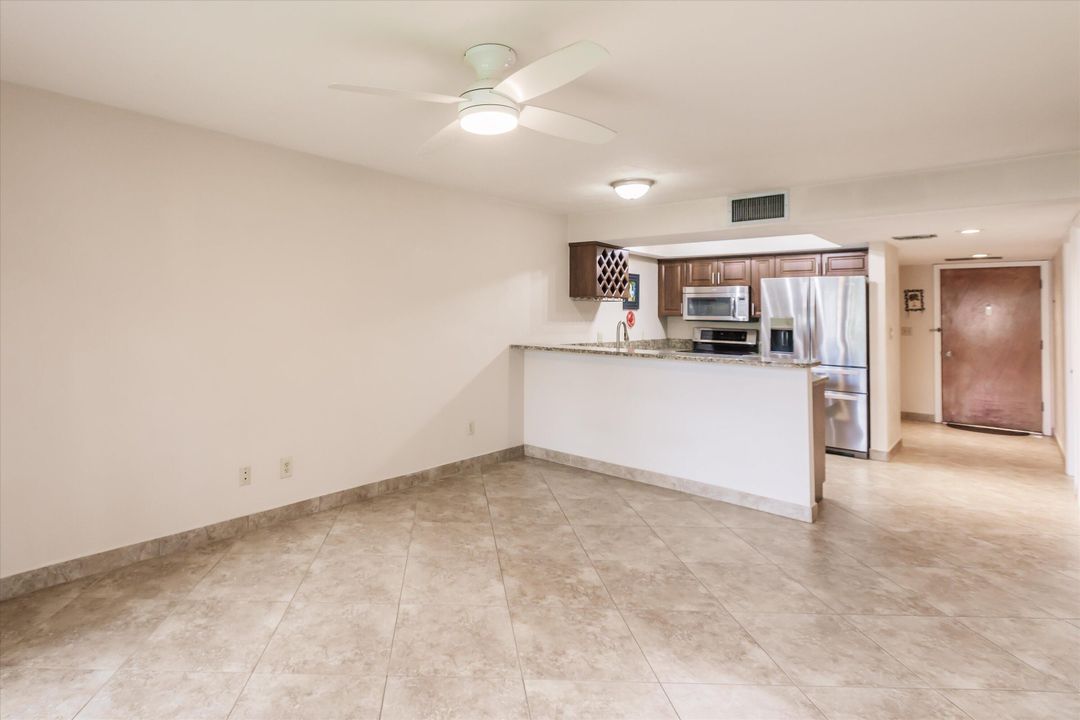 For Sale: $215,000 (2 beds, 2 baths, 875 Square Feet)