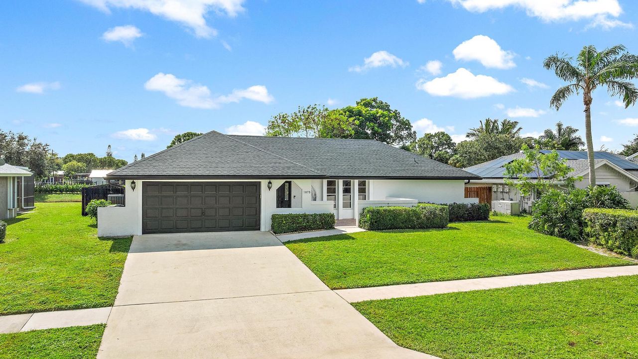 For Sale: $699,000 (3 beds, 3 baths, 2660 Square Feet)