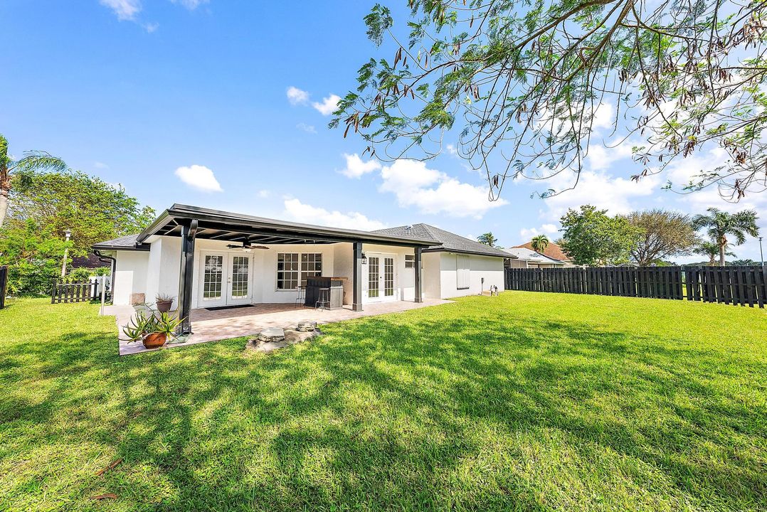 For Sale: $699,000 (3 beds, 3 baths, 2660 Square Feet)