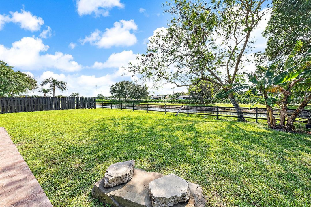 For Sale: $699,000 (3 beds, 3 baths, 2660 Square Feet)