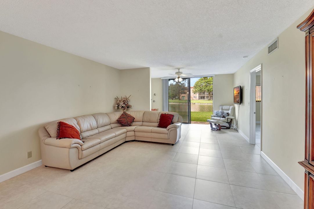 For Sale: $219,000 (2 beds, 2 baths, 1348 Square Feet)