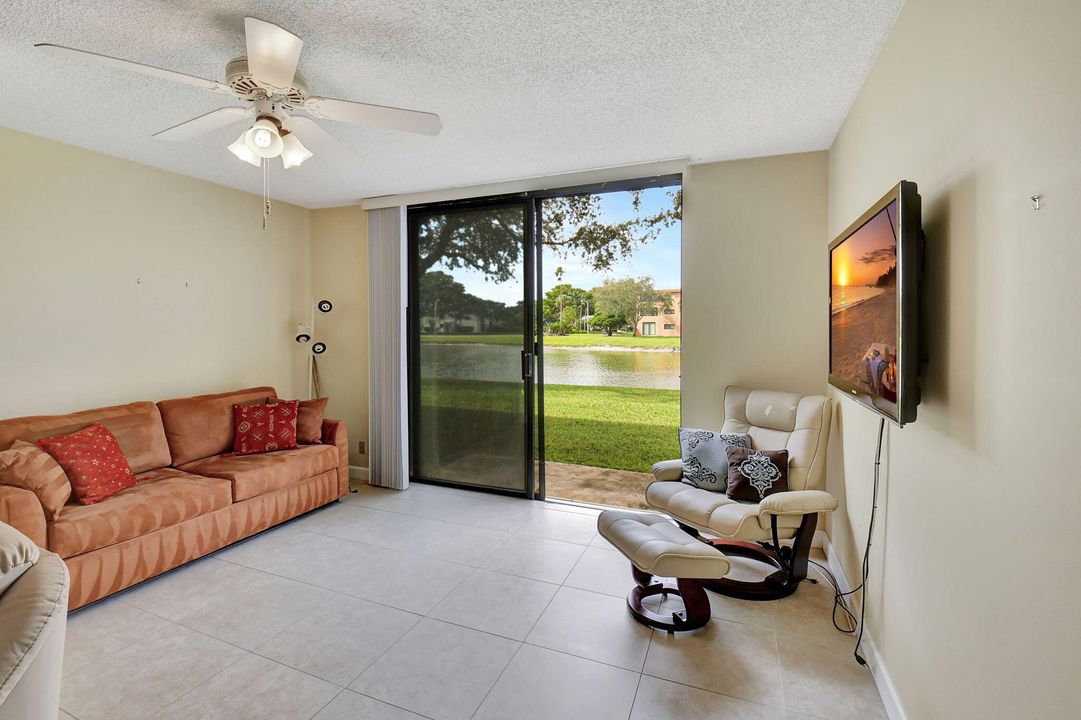 For Sale: $219,000 (2 beds, 2 baths, 1348 Square Feet)