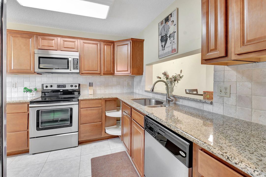 For Sale: $219,000 (2 beds, 2 baths, 1348 Square Feet)