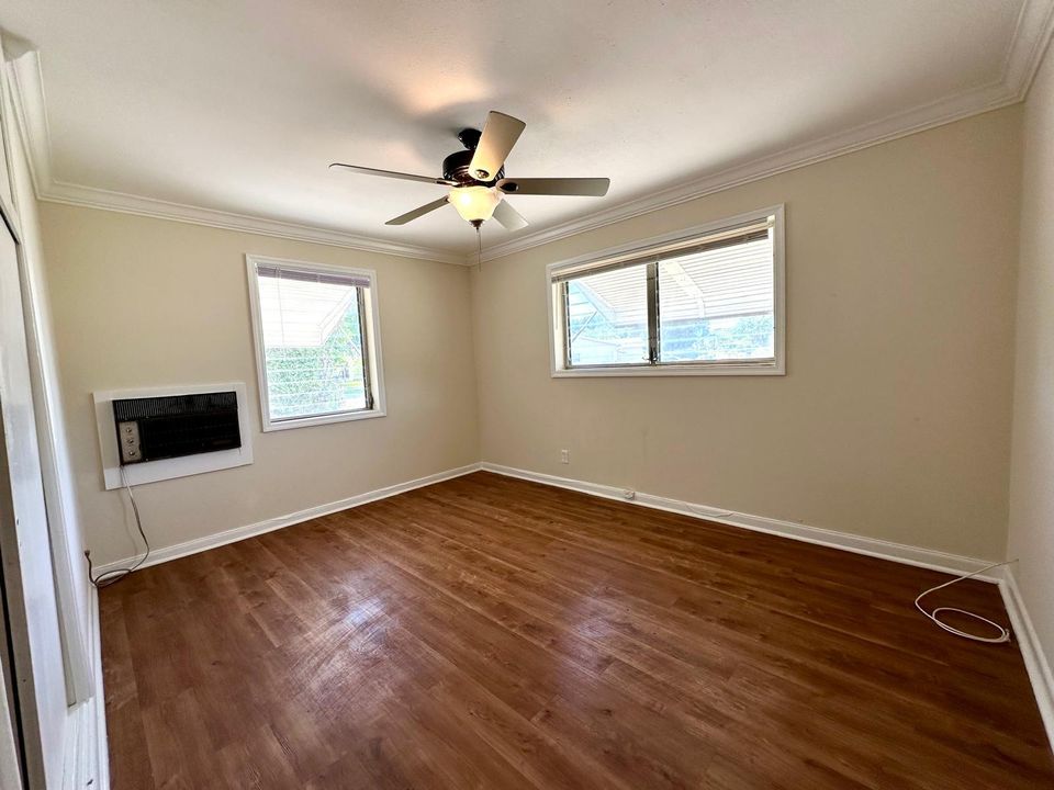 For Rent: $2,575 (3 beds, 2 baths, 1160 Square Feet)