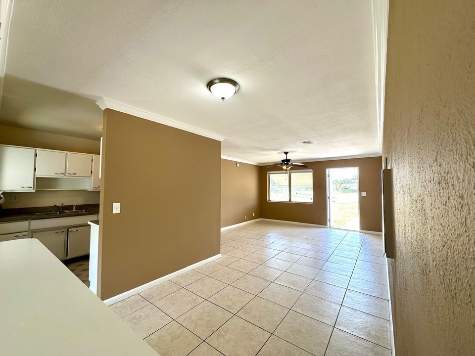 For Rent: $2,575 (3 beds, 2 baths, 1160 Square Feet)