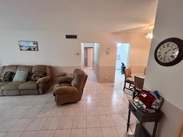 For Sale: $165,500 (2 beds, 2 baths, 930 Square Feet)