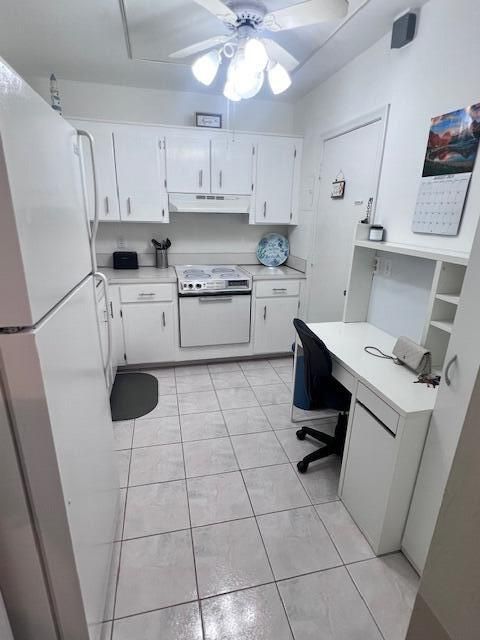 For Sale: $165,500 (2 beds, 2 baths, 930 Square Feet)