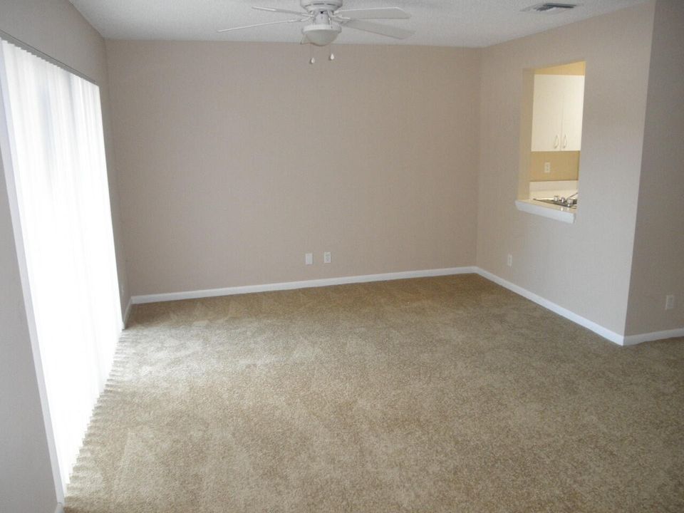 For Rent: $2,000 (3 beds, 2 baths, 1365 Square Feet)