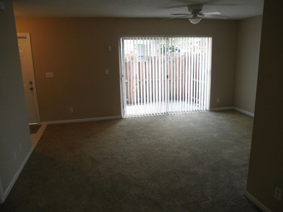 For Rent: $2,000 (3 beds, 2 baths, 1365 Square Feet)