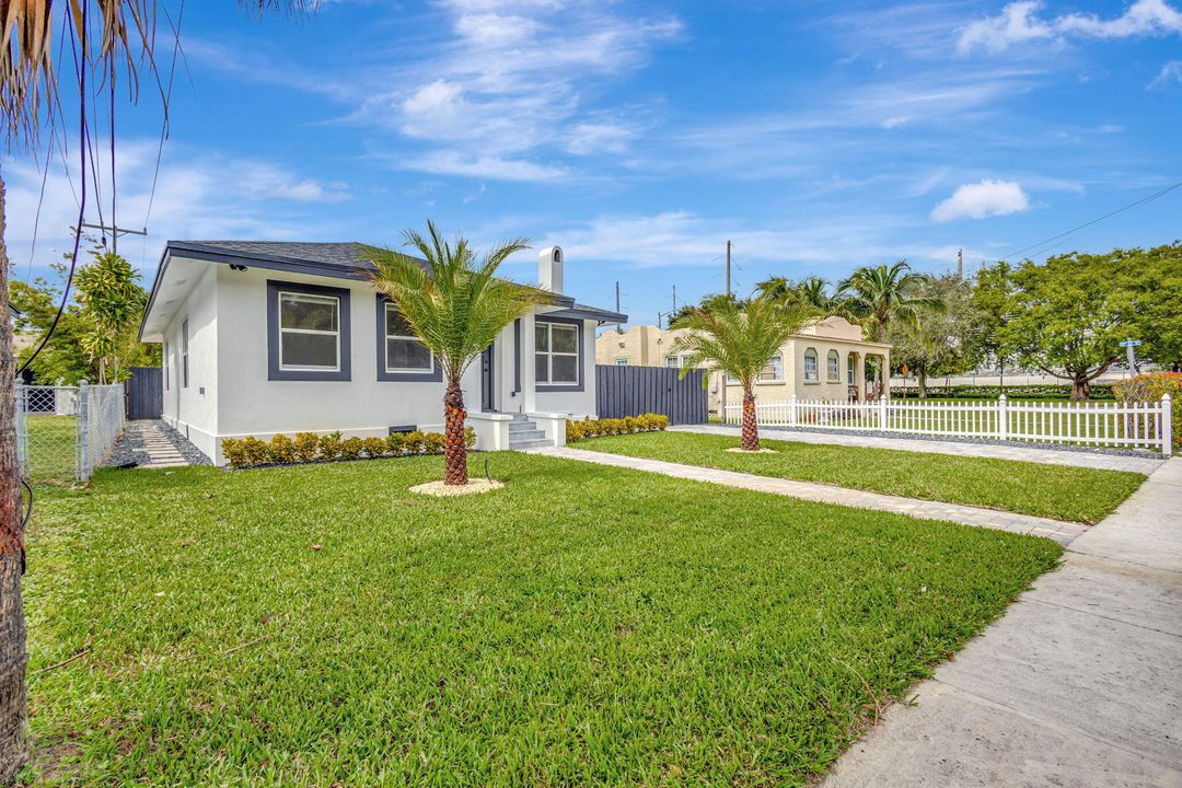 For Sale: $795,000 (3 beds, 2 baths, 1722 Square Feet)