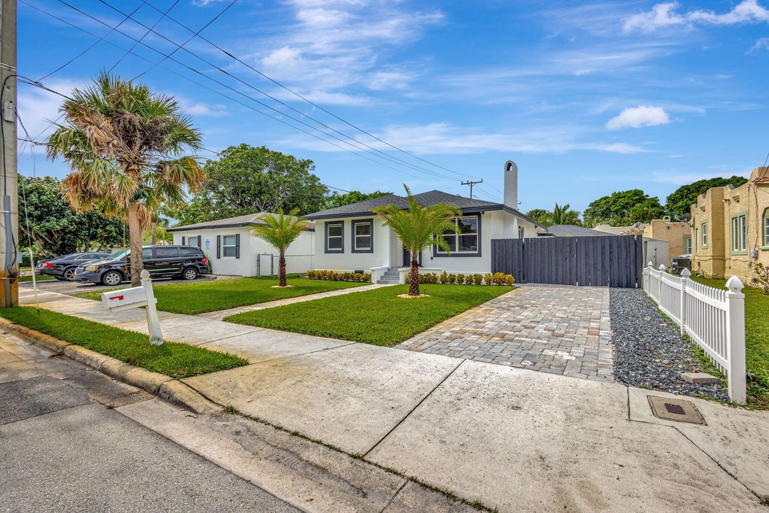 For Sale: $795,000 (3 beds, 2 baths, 1722 Square Feet)