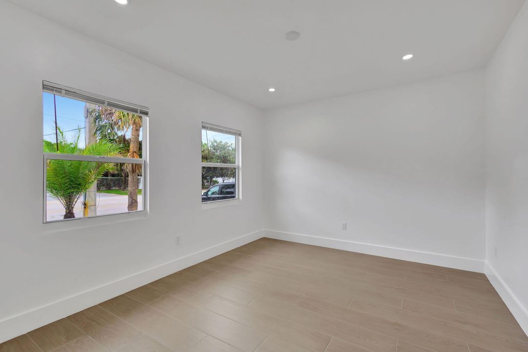 For Sale: $795,000 (3 beds, 2 baths, 1722 Square Feet)