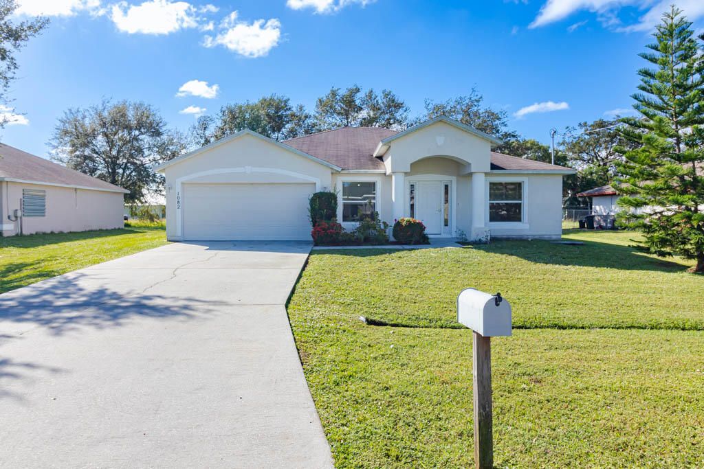 For Sale: $350,000 (3 beds, 2 baths, 1656 Square Feet)