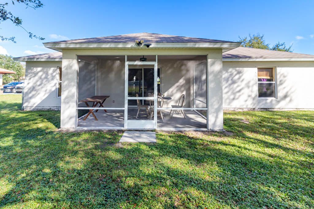 For Sale: $350,000 (3 beds, 2 baths, 1656 Square Feet)