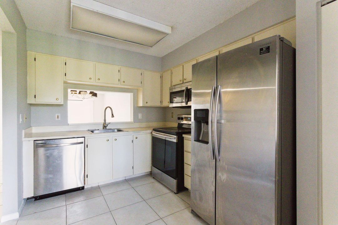 For Sale: $225,000 (2 beds, 2 baths, 1230 Square Feet)