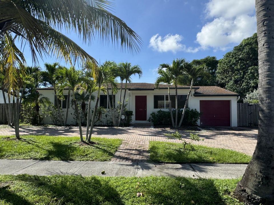 For Sale: $1,295,000 (3 beds, 2 baths, 1443 Square Feet)