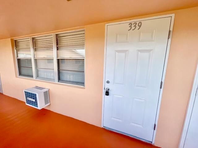 For Sale: $129,000 (1 beds, 1 baths, 570 Square Feet)