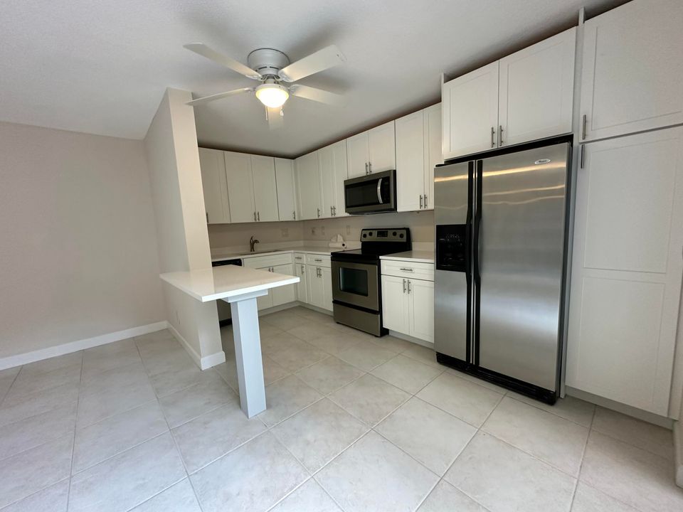 For Rent: $4,400 (1 beds, 1 baths, 740 Square Feet)