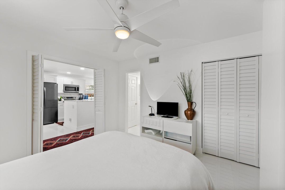 For Sale: $290,000 (2 beds, 2 baths, 1381 Square Feet)