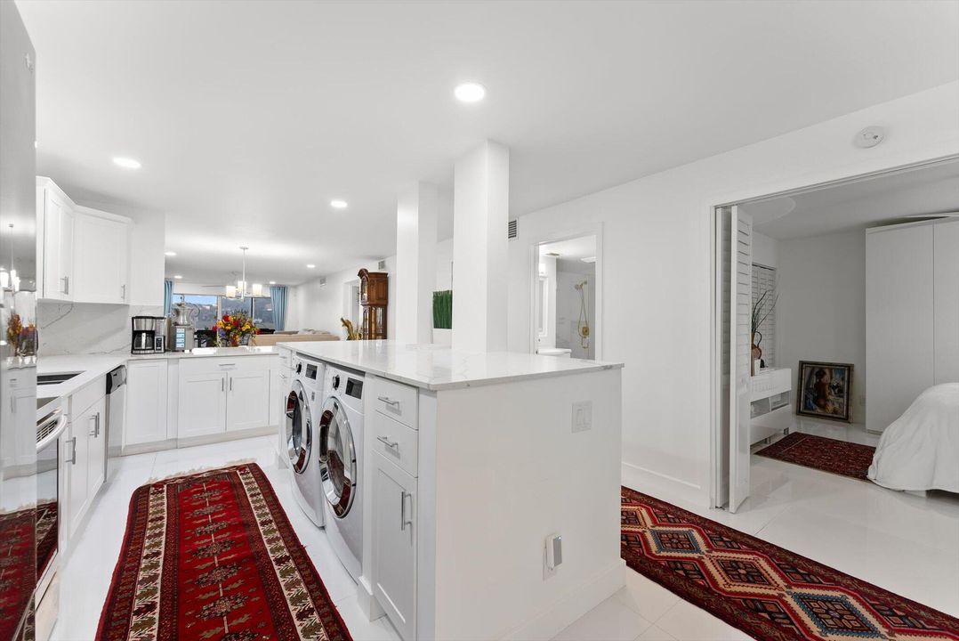 For Sale: $290,000 (2 beds, 2 baths, 1381 Square Feet)