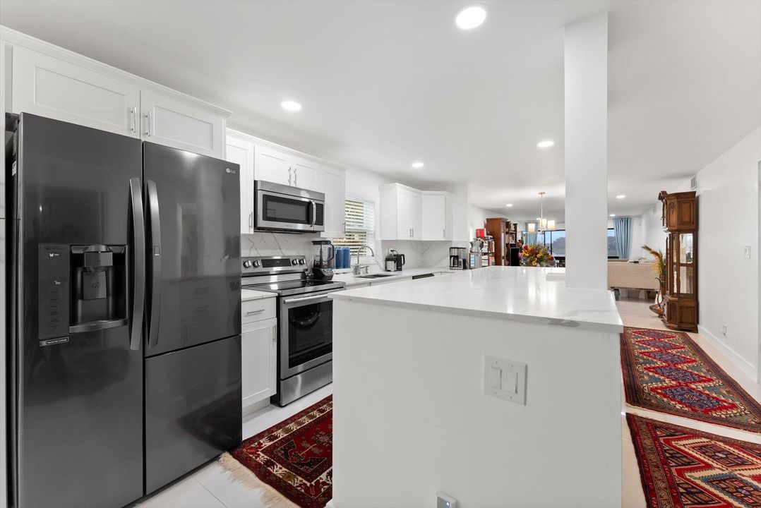 For Sale: $290,000 (2 beds, 2 baths, 1381 Square Feet)