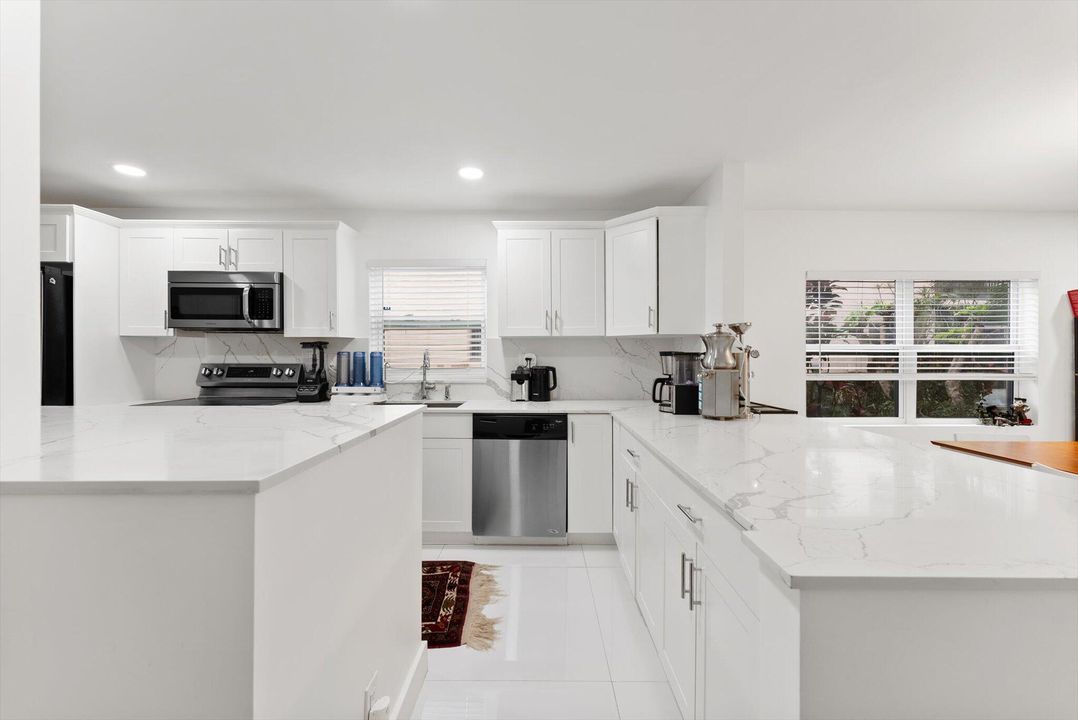 For Sale: $290,000 (2 beds, 2 baths, 1381 Square Feet)