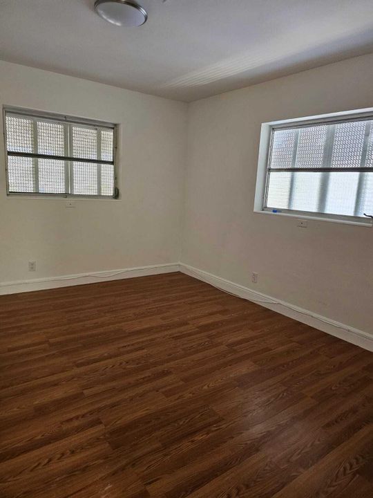 For Rent: $1,800 (1 beds, 1 baths, 674 Square Feet)