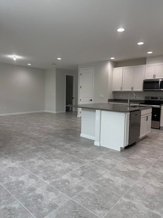 For Rent: $3,300 (3 beds, 2 baths, 2138 Square Feet)