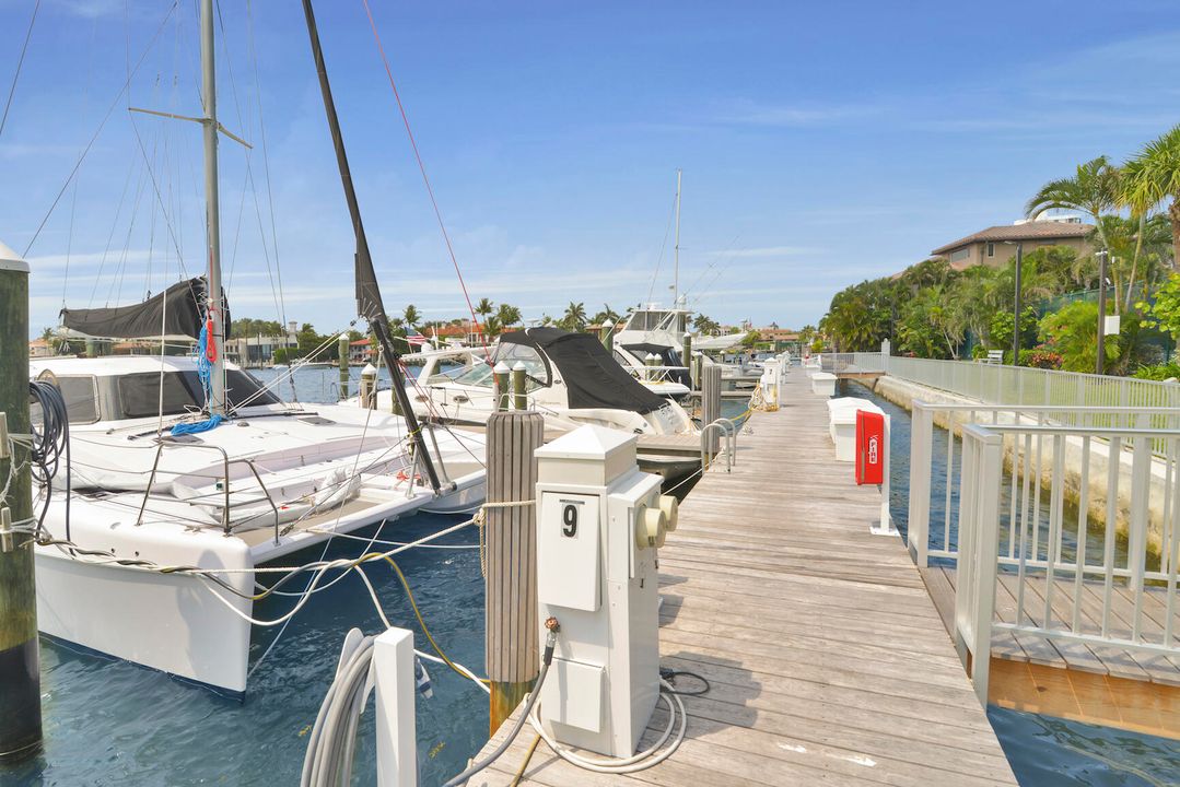 For Sale: $1,600,000 (2 beds, 2 baths, 1446 Square Feet)